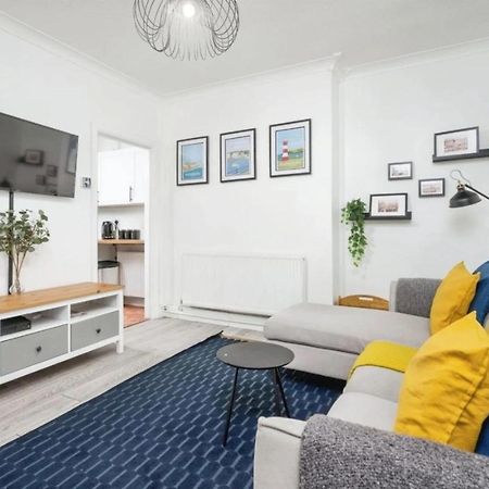 City Centre 2 Bedroom Apt - Free Parking - Wifi - Smart Tv Plymouth Exterior photo