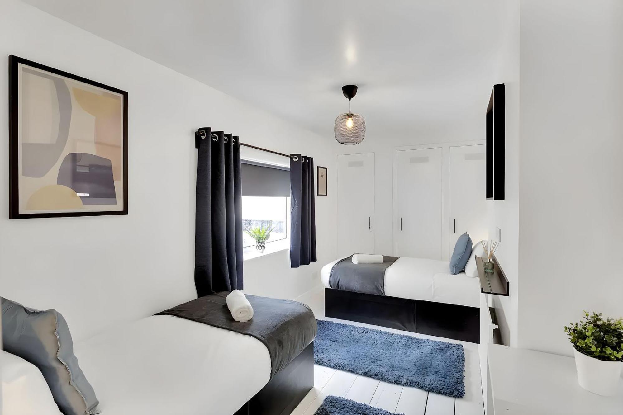 City Centre 2 Bedroom Apt - Free Parking - Wifi - Smart Tv Plymouth Exterior photo