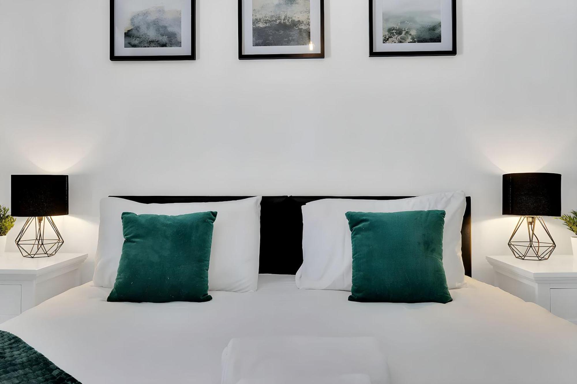 City Centre 2 Bedroom Apt - Free Parking - Wifi - Smart Tv Plymouth Exterior photo