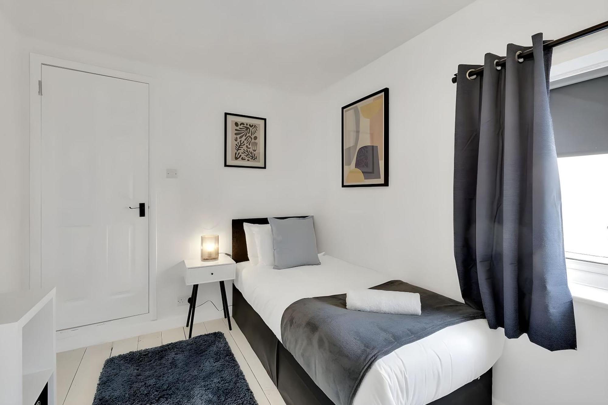 City Centre 2 Bedroom Apt - Free Parking - Wifi - Smart Tv Plymouth Exterior photo