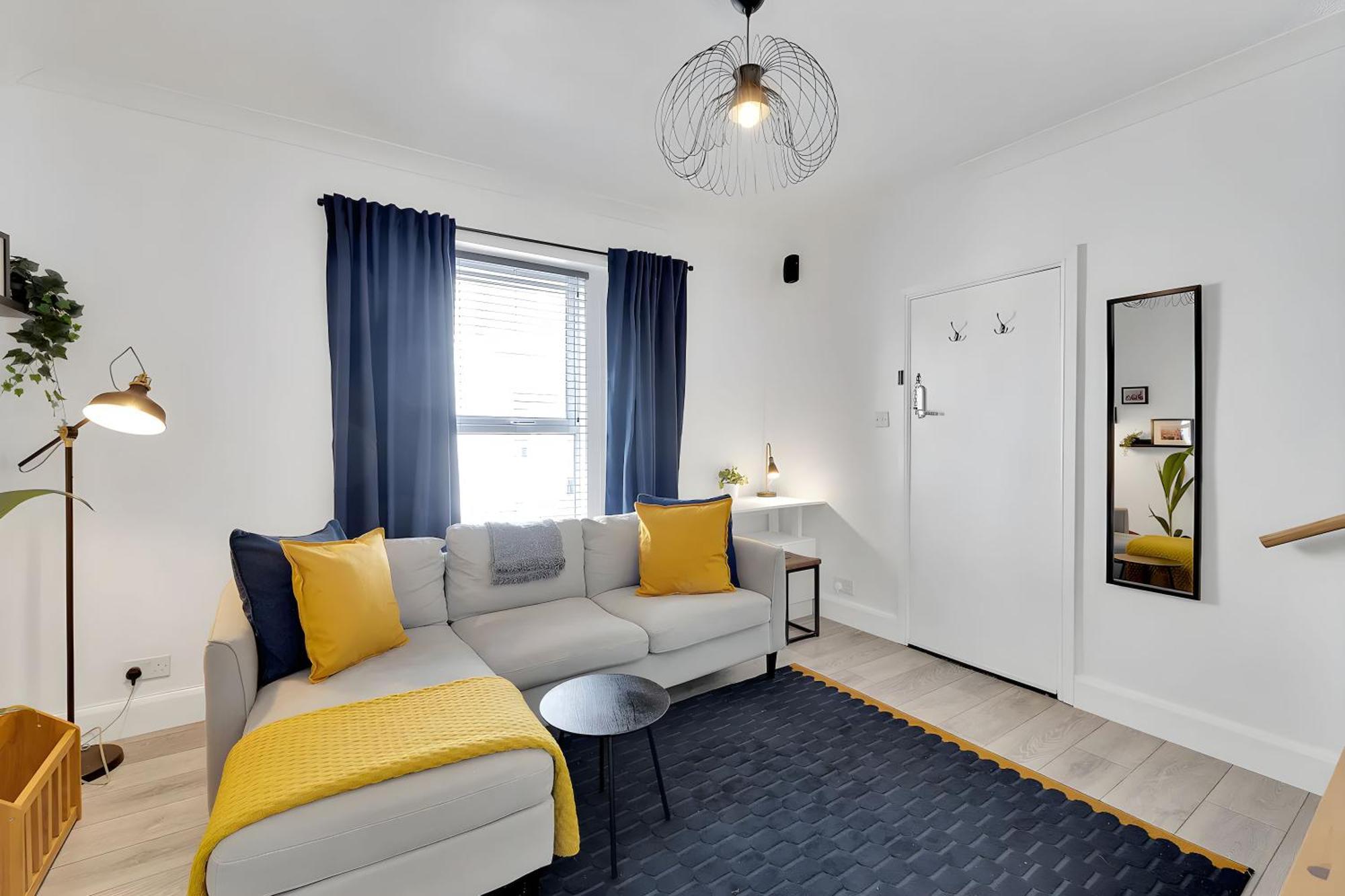 City Centre 2 Bedroom Apt - Free Parking - Wifi - Smart Tv Plymouth Exterior photo