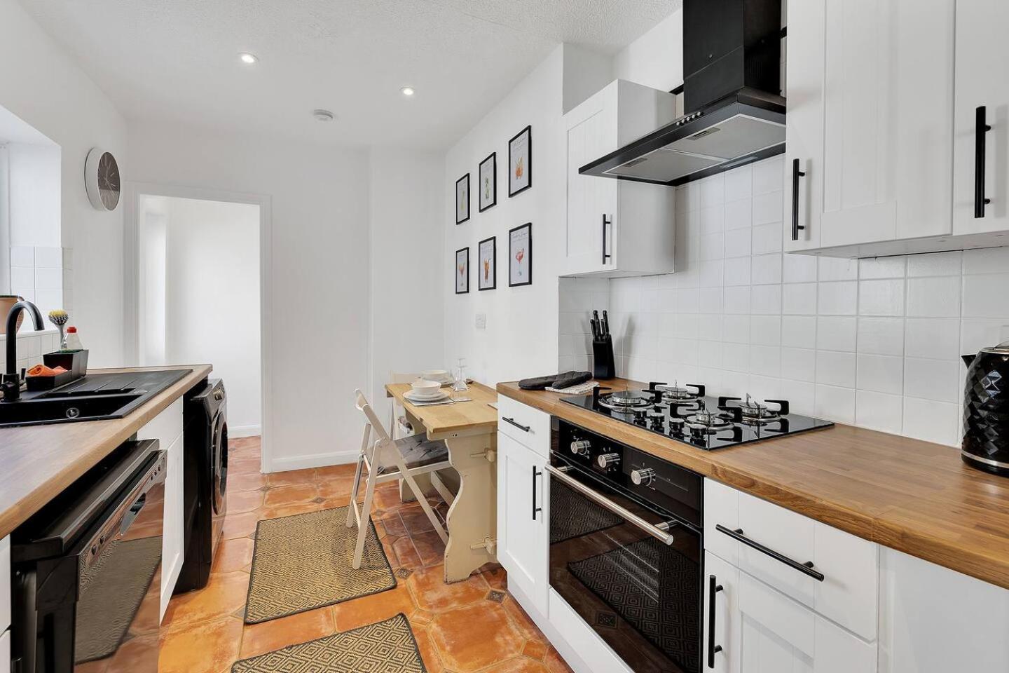 City Centre 2 Bedroom Apt - Free Parking - Wifi - Smart Tv Plymouth Exterior photo