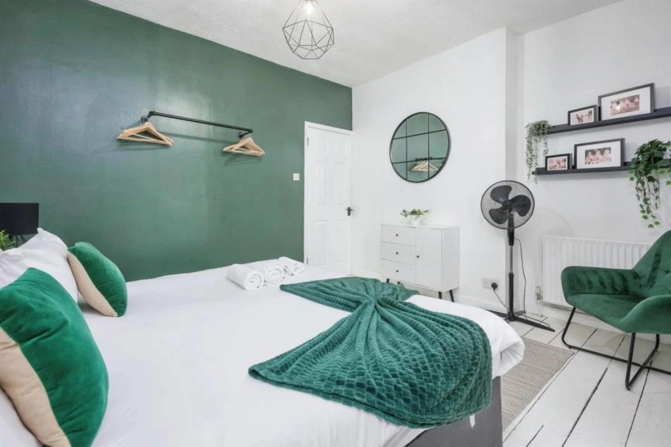 City Centre 2 Bedroom Apt - Free Parking - Wifi - Smart Tv Plymouth Exterior photo
